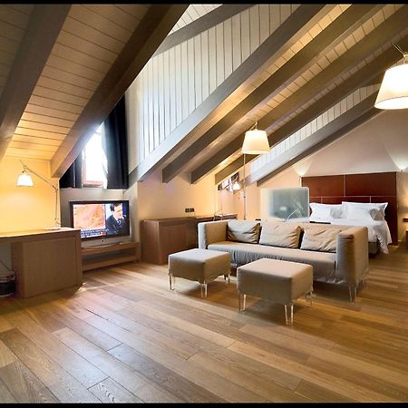 Hotel NH Collection Torino Santo Stefano Esterno foto