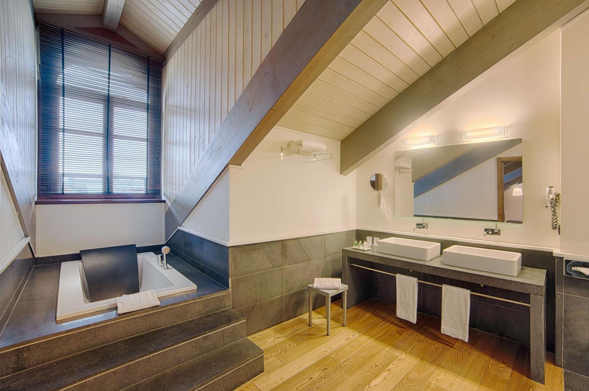 Hotel NH Collection Torino Santo Stefano Esterno foto