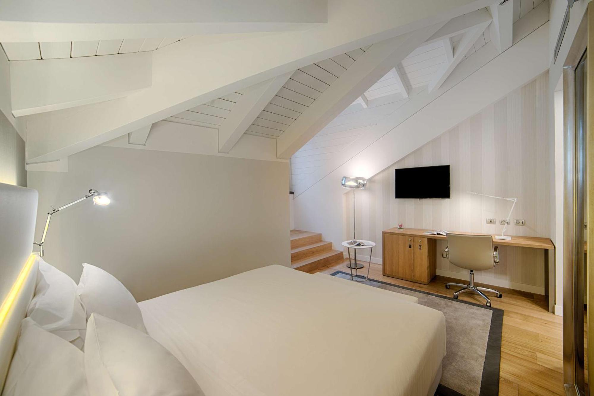 Hotel NH Collection Torino Santo Stefano Esterno foto