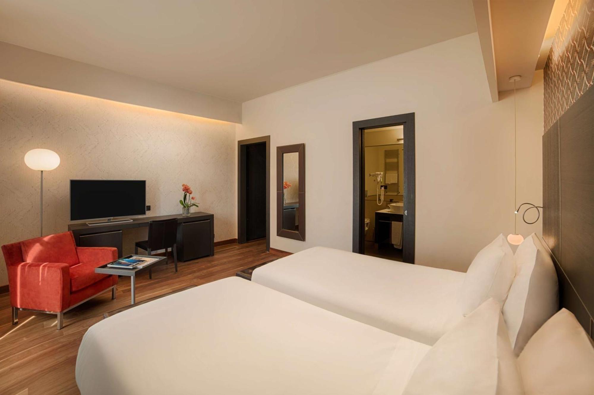 Hotel NH Collection Torino Santo Stefano Esterno foto