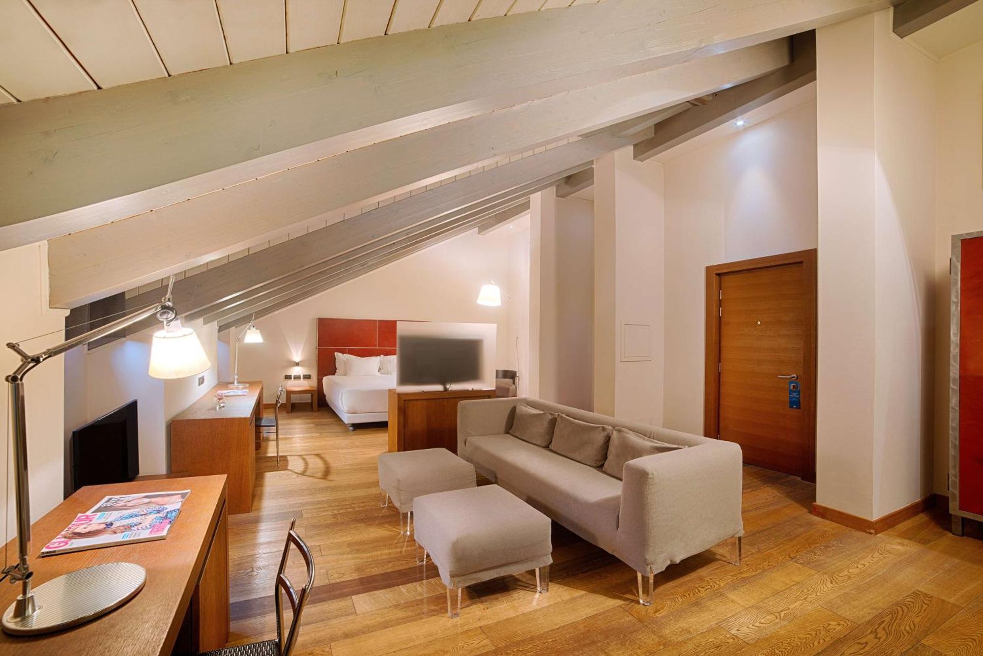 Hotel NH Collection Torino Santo Stefano Esterno foto