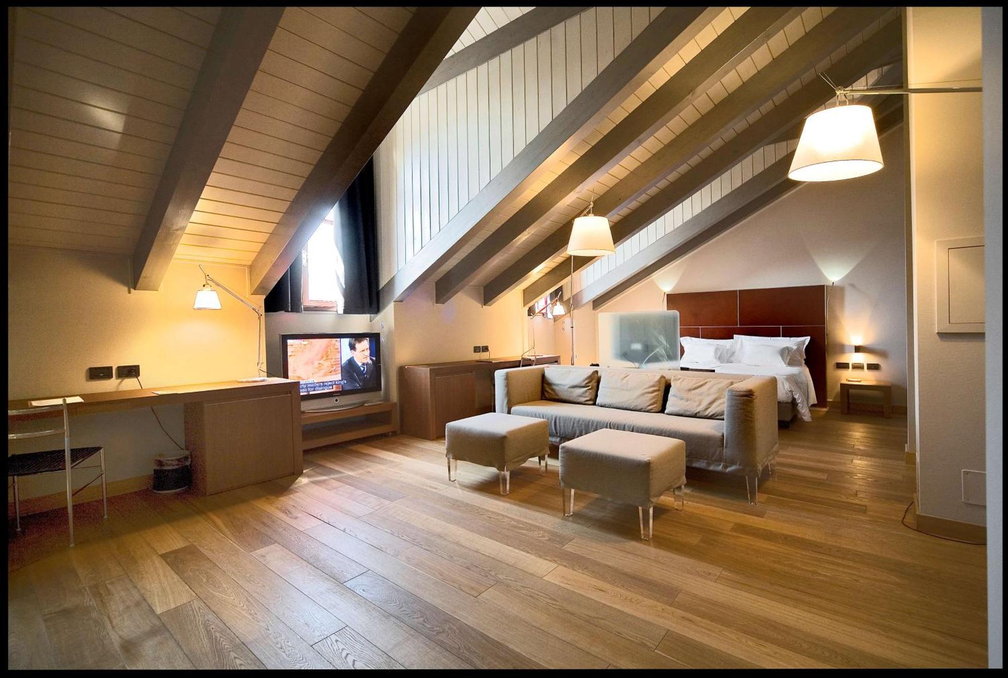 Hotel NH Collection Torino Santo Stefano Esterno foto